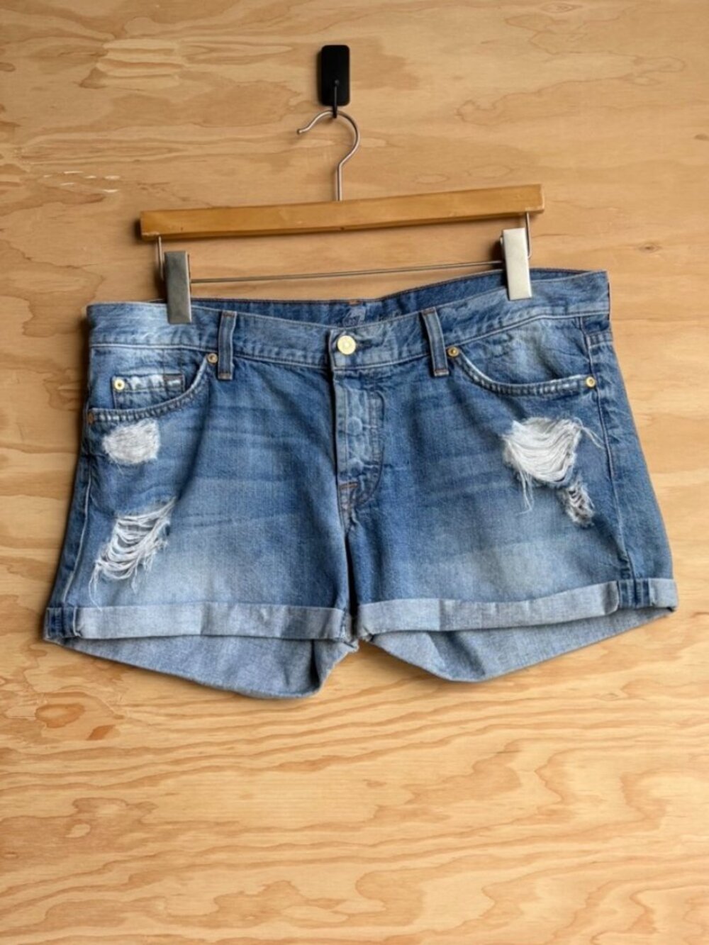 7 For All Mankind - Distressed Mid-Denim Short, SZ 31